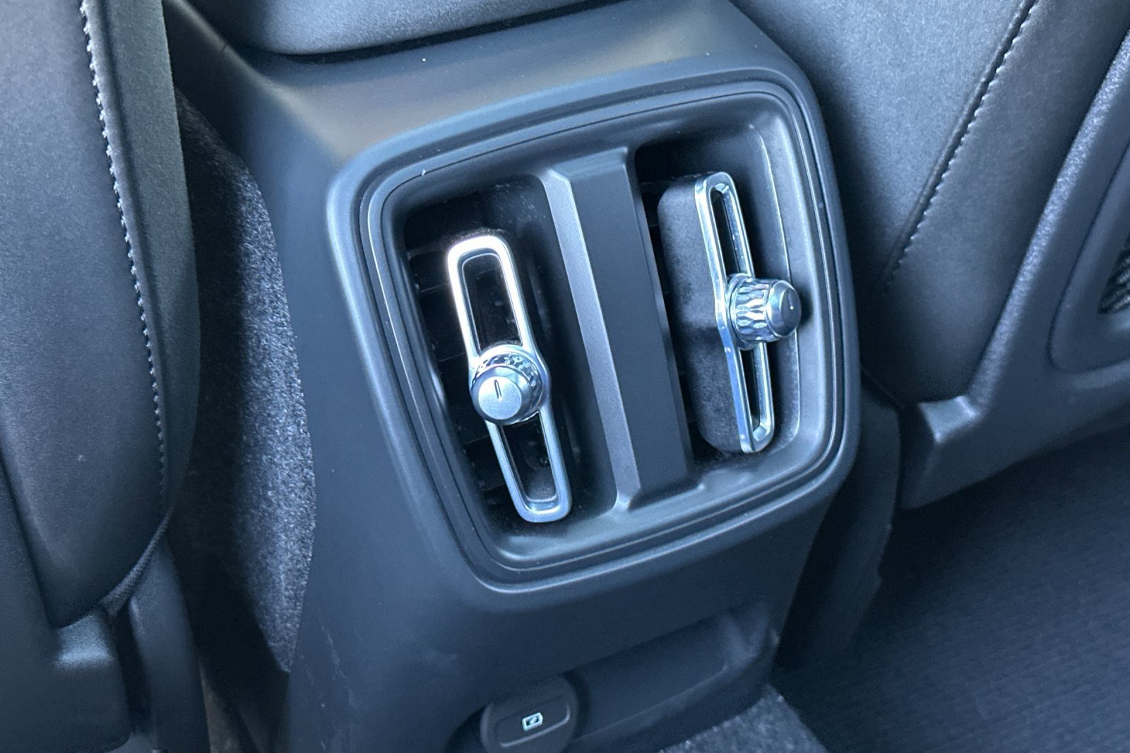 Certified 2023 Volvo XC40 Recharge Plus w/ Protection Package Premier AWD/4WD image 14