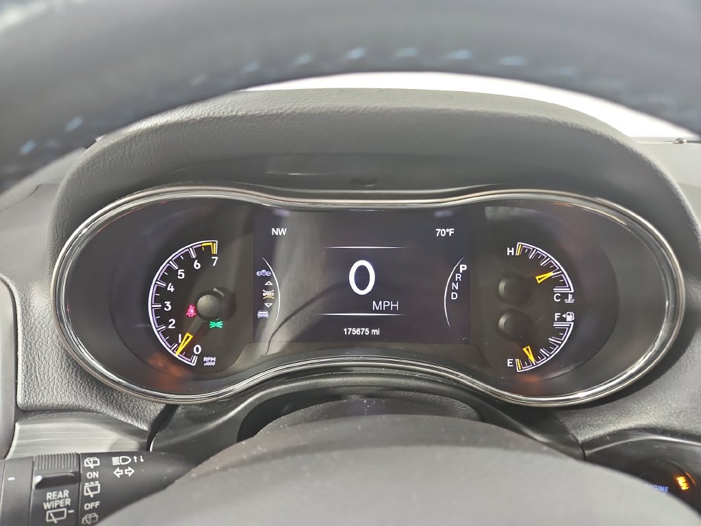 Used 2019 Jeep Grand Cherokee Laredo RWD image 16