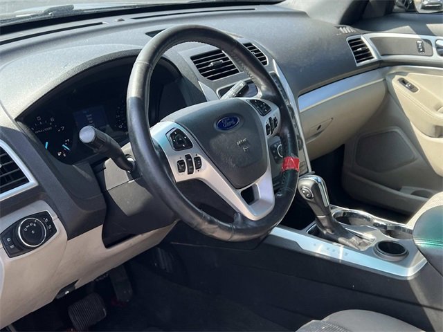 Used 2015 Ford Explorer XLT image 10
