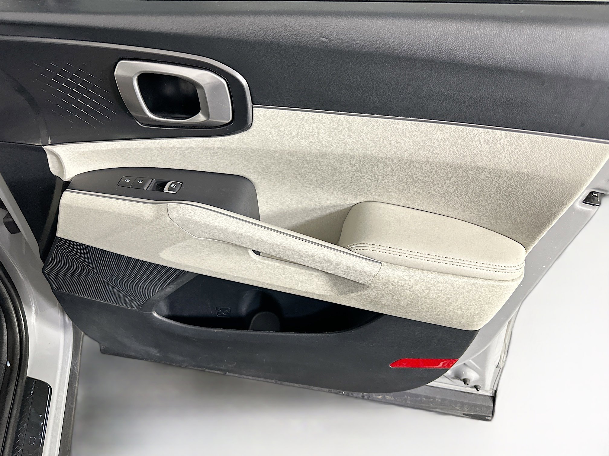 Used 2025 Kia Sorento S image 31