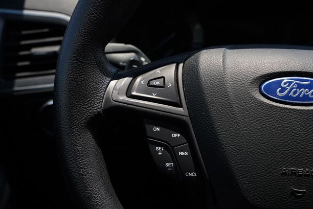Used 2018 Ford Edge SE FWD image 29