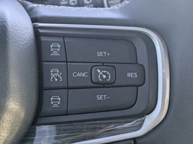Used 2022 Jeep Wagoneer Series III w/ Premium Group I AWD/4WD image 23