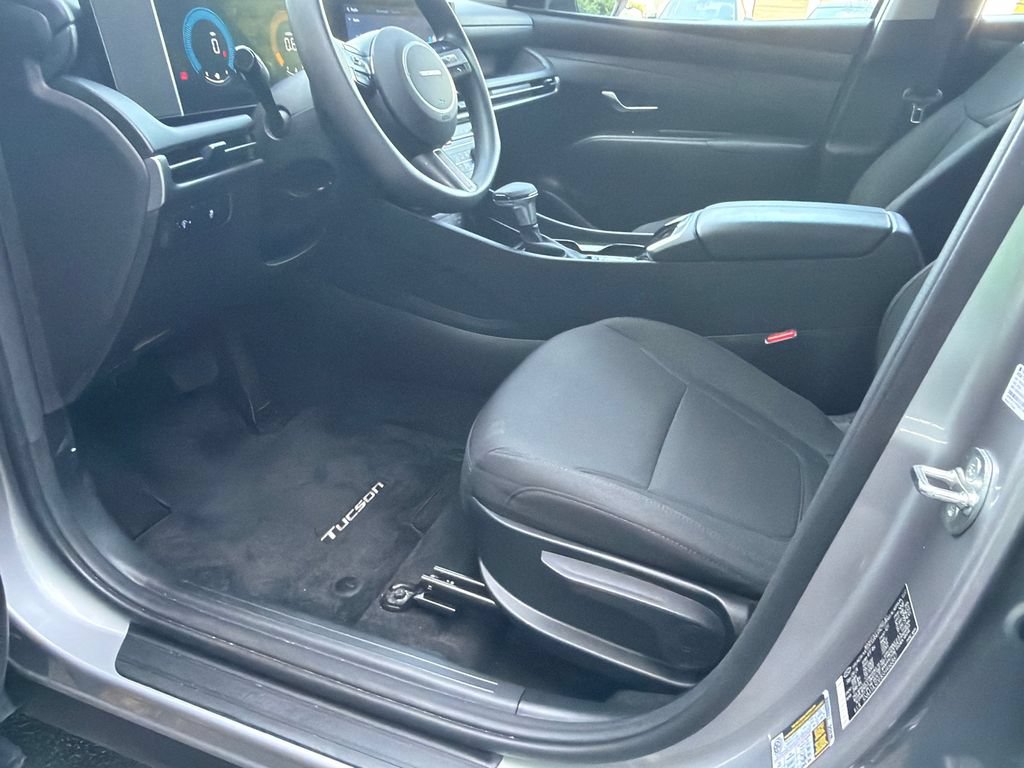 Used 2025 Hyundai Tucson SE FWD image 9
