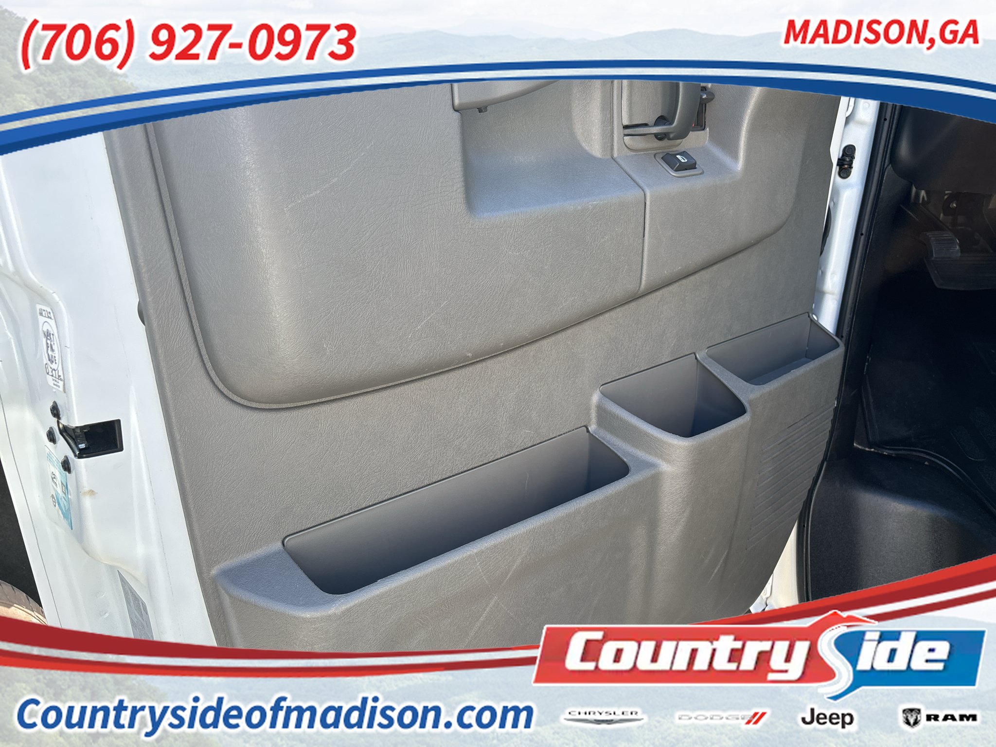 Used 2025 Chevrolet Express 3500 LT w/ LT Preferred Equipment Group RWD image 1