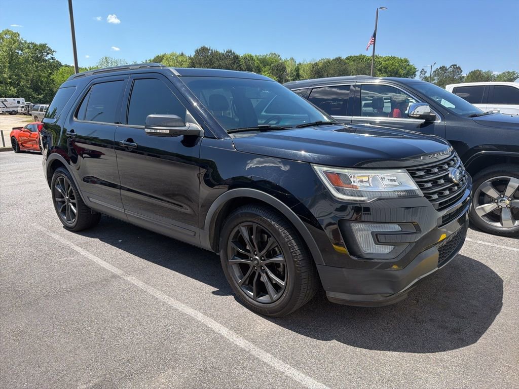 Used 2017 Ford Explorer XLT w/ Equipment Group 202A image 1