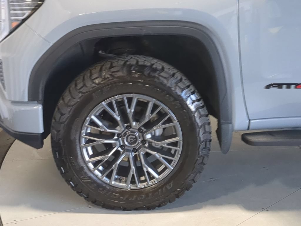 Used 2025 GMC Sierra 1500 AT4 w/ AT4 Premium Package AWD/4WD image 14