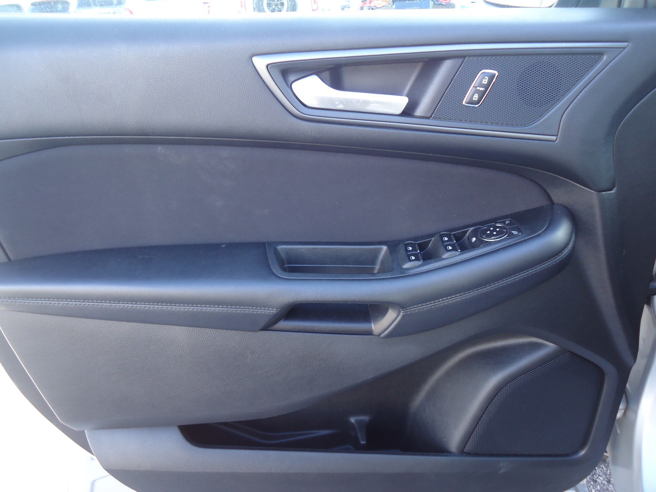 Used 2018 Ford Edge SE image 19