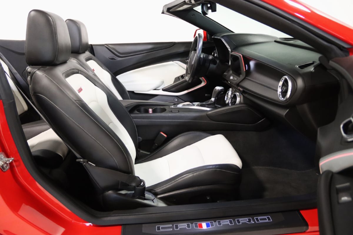 Used 2018 Chevrolet Camaro SS RWD image 64