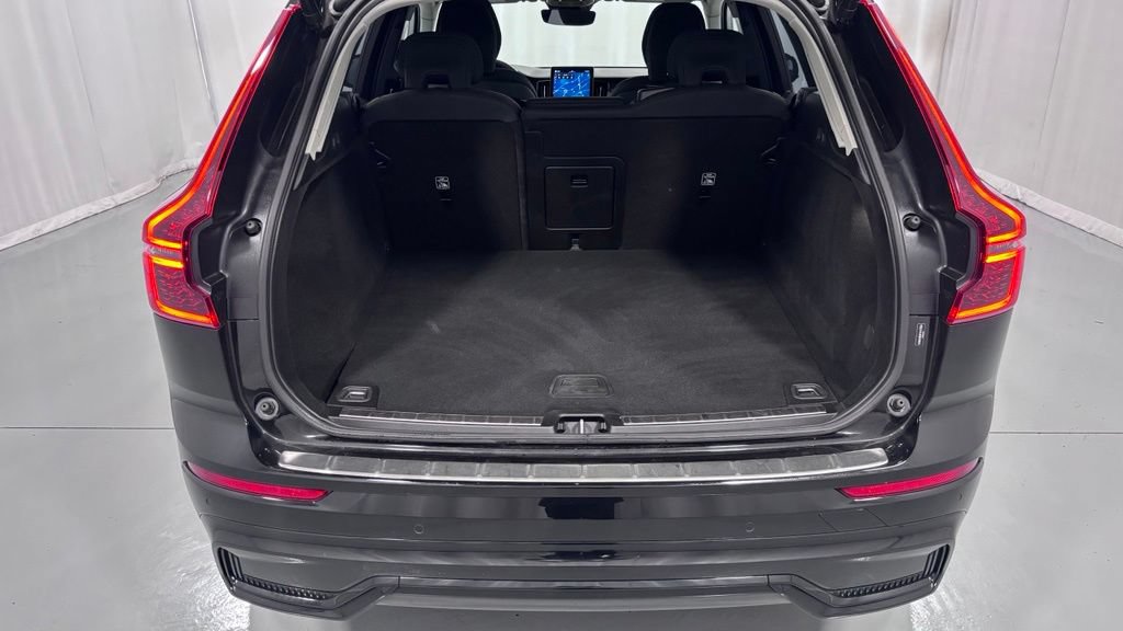 Certified 2026 Volvo XC60 B5 Plus AWD/4WD image 28