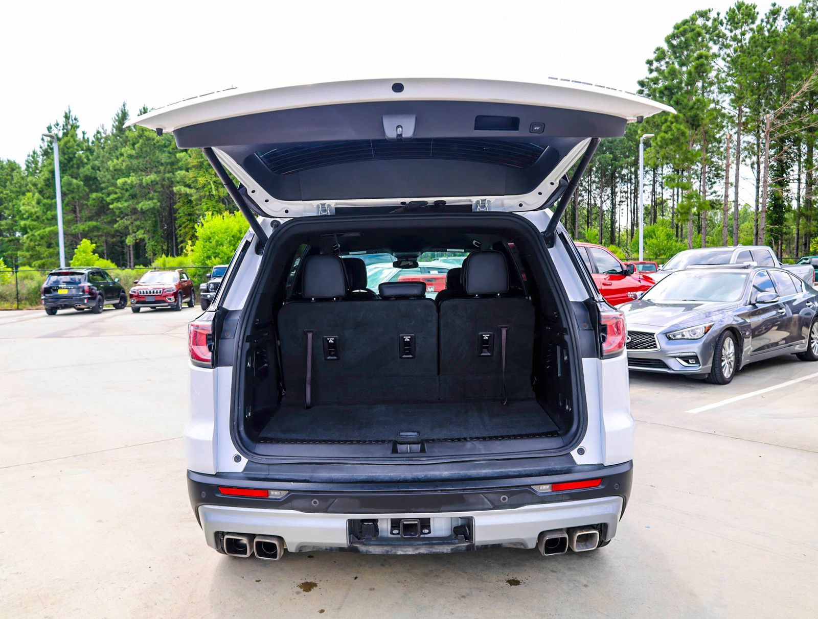 Used 2024 GMC Acadia Elevation w/ Luxury Package FWD image 8