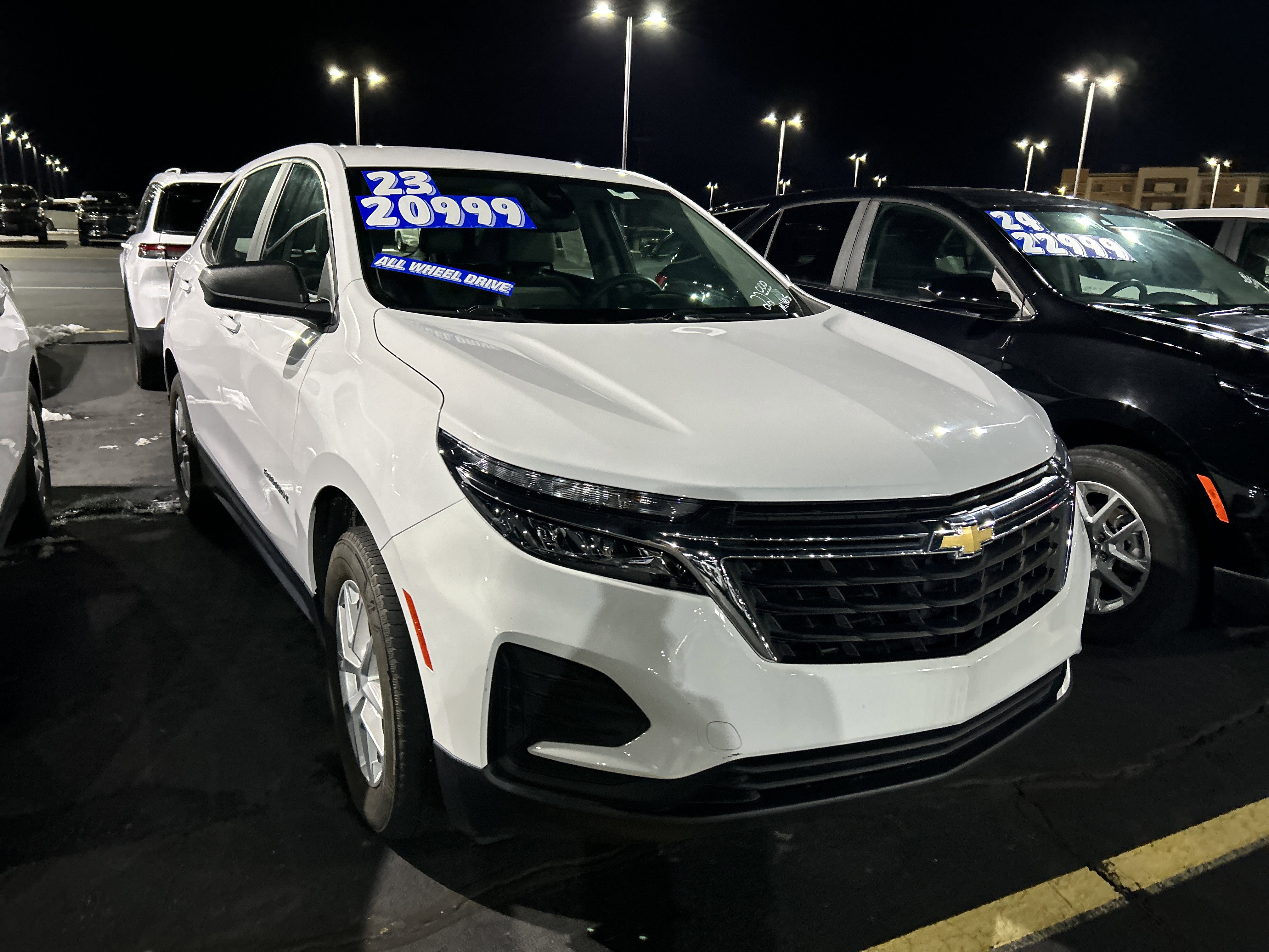 Used 2023 Chevrolet Equinox LS image 2