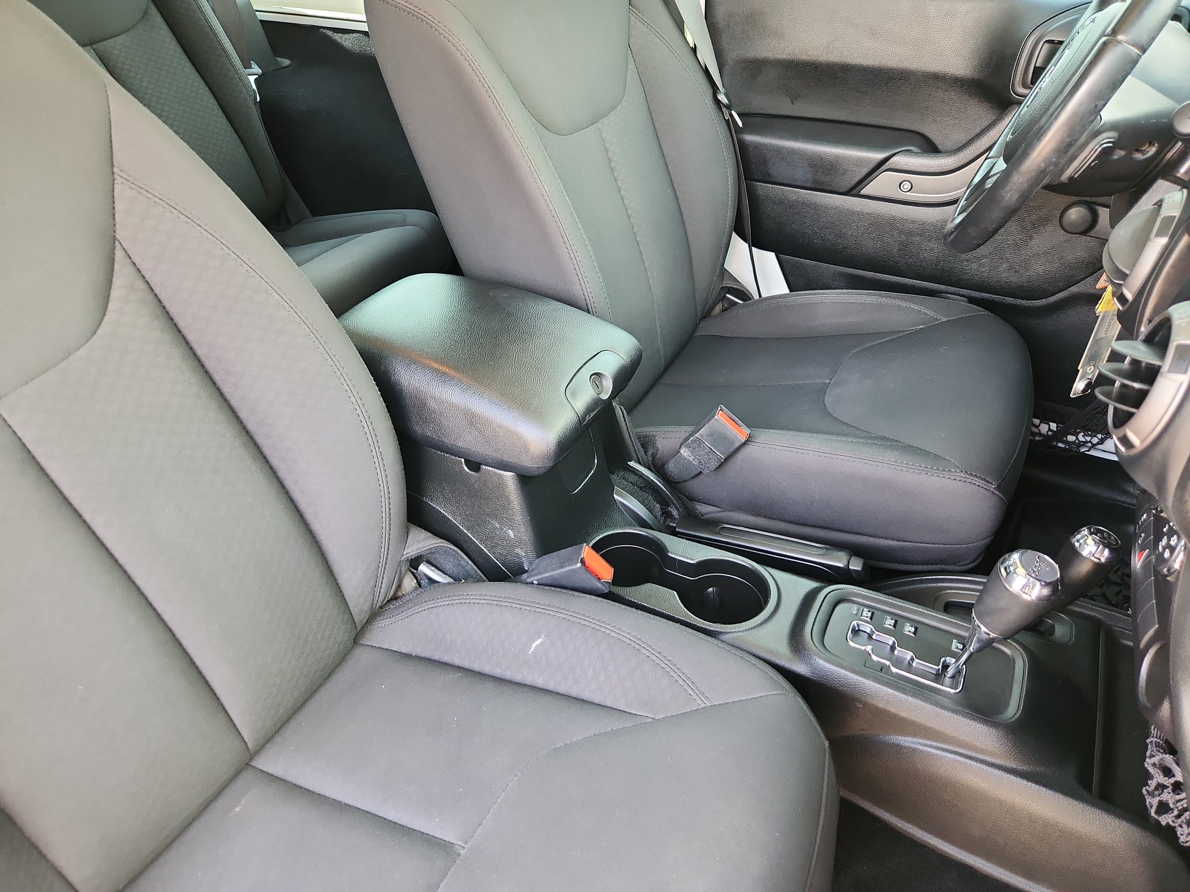Used 2018 Jeep Wrangler Sport AWD/4WD image 15