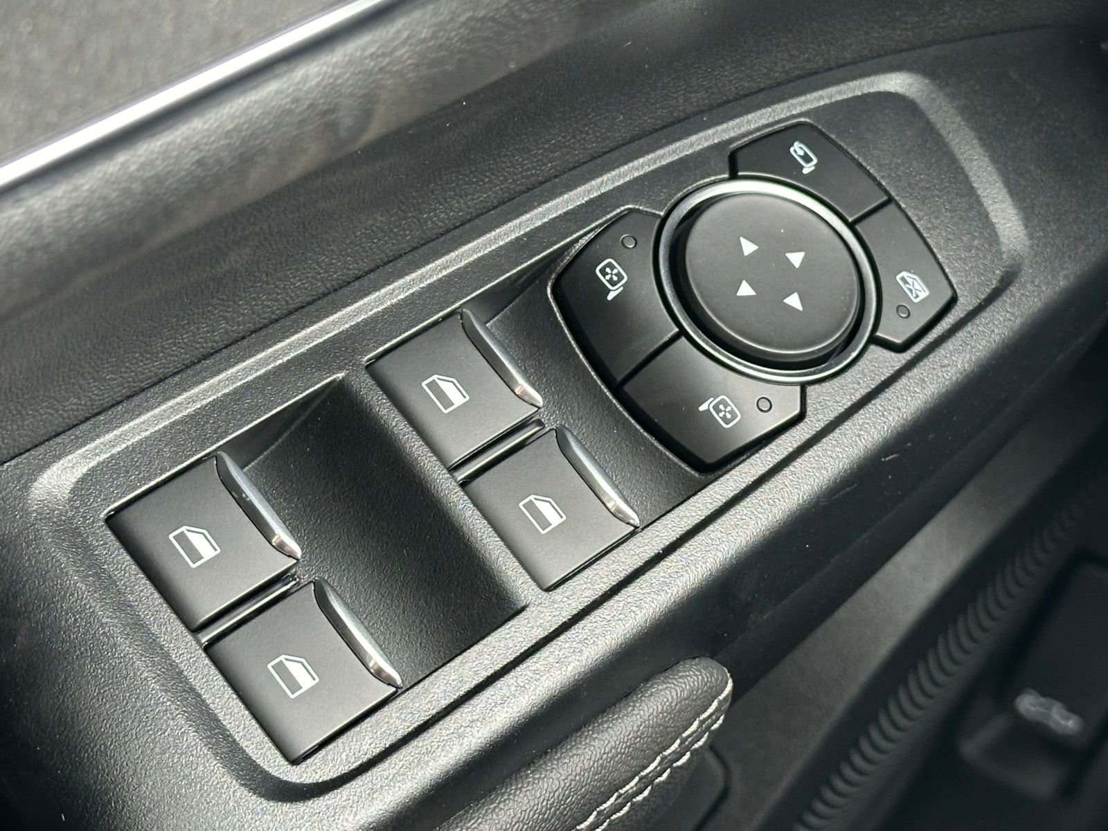 Used 2025 Ford Ranger Lariat w/ FX4 Off-Road Package AWD/4WD image 33