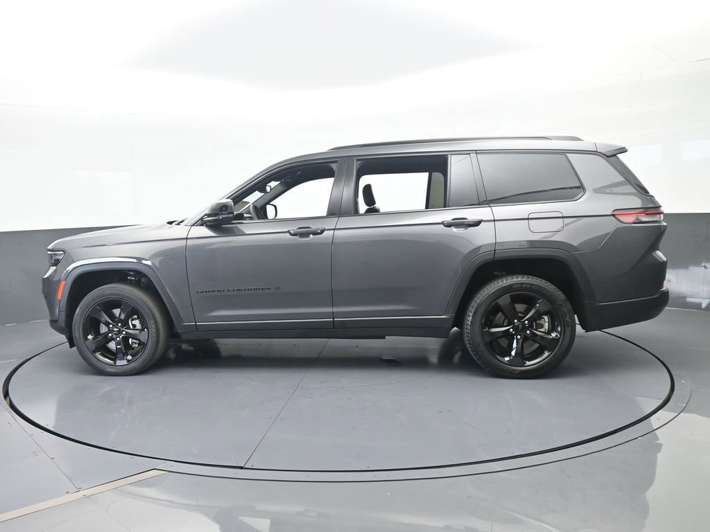 Used 2023 Jeep Grand Cherokee L Laredo AWD/4WD image 3