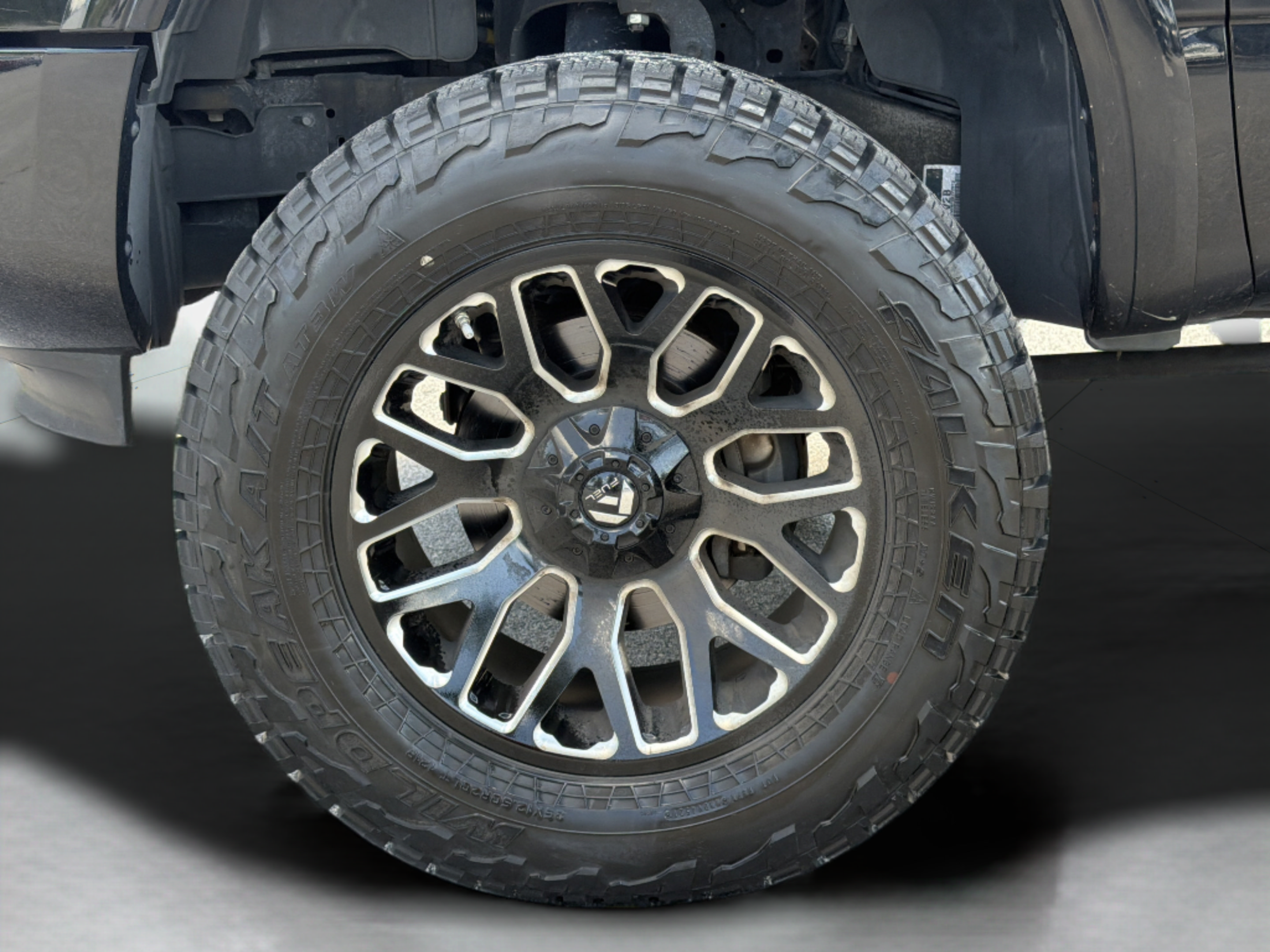 Used 2020 Nissan Titan Platinum Reserve w/ Moonroof Package AWD/4WD image 30
