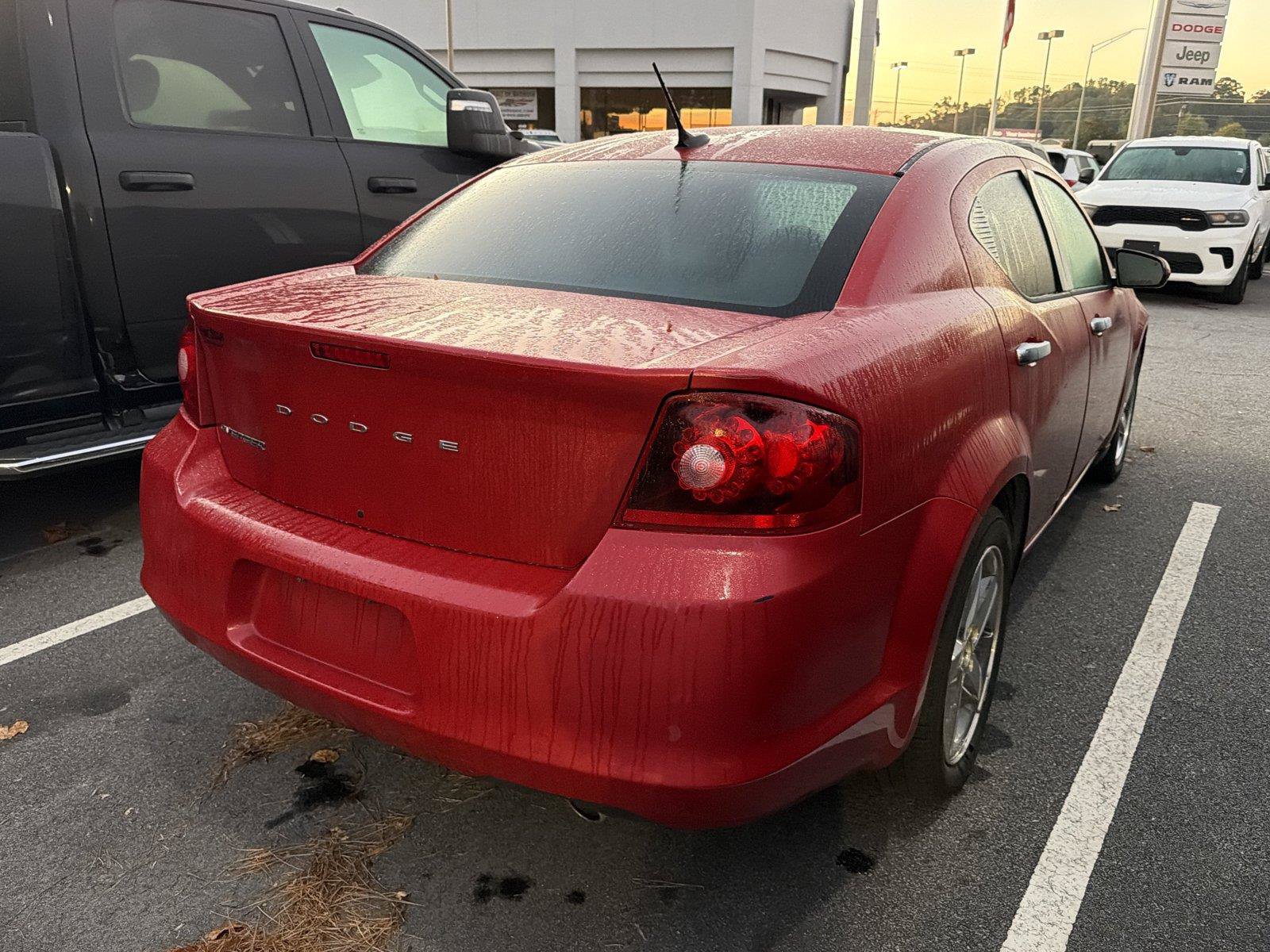 Used 2013 Dodge Avenger SXT FWD image 4