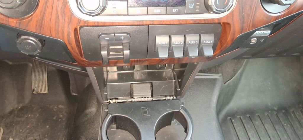 Used 2012 Ford F350 Lariat w/ Chrome Pkg image 29