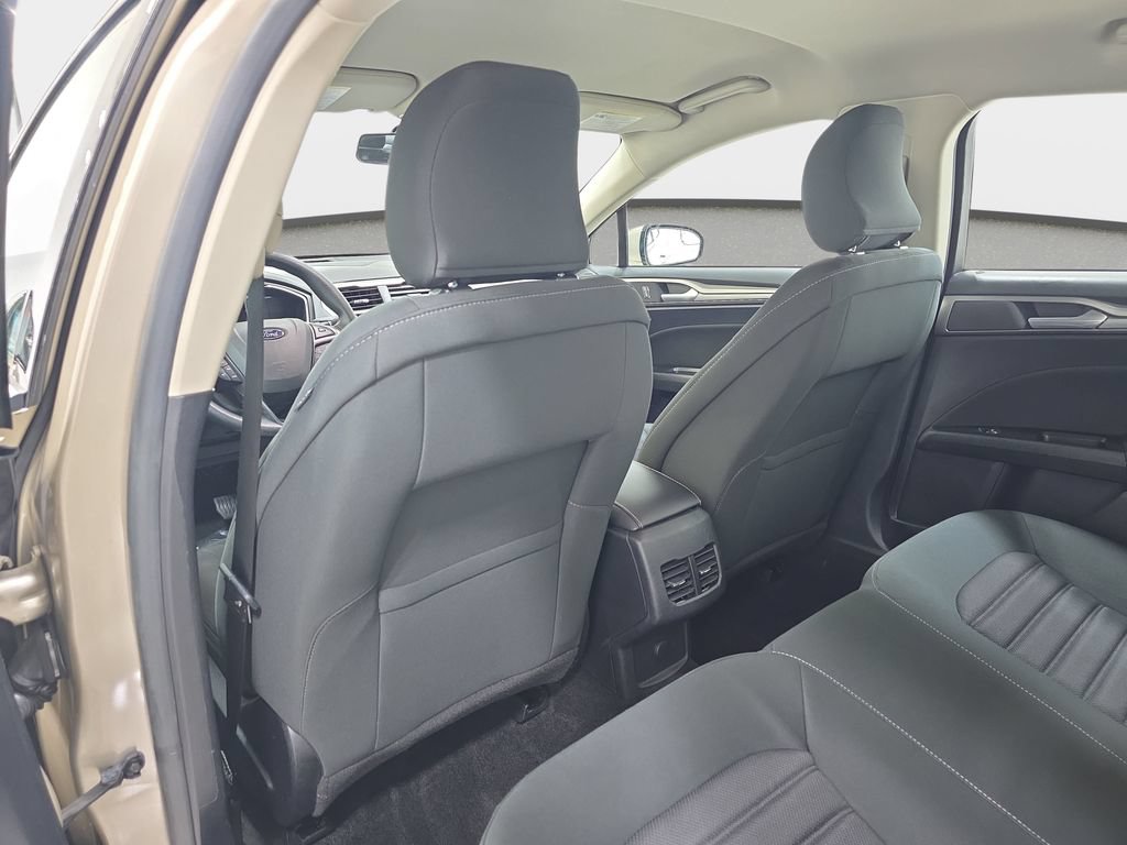 Used 2017 Ford Fusion SE w/ Fusion SE Technology Package FWD image 12