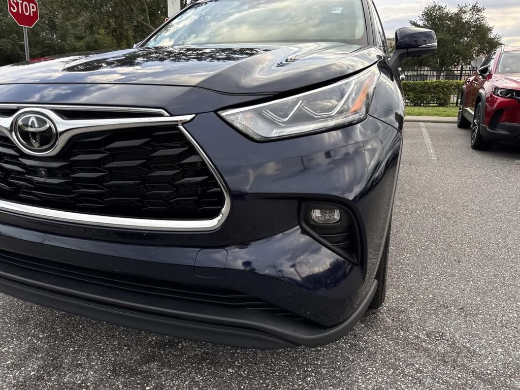 Used 2024 Toyota Highlander Limited AWD/4WD image 10