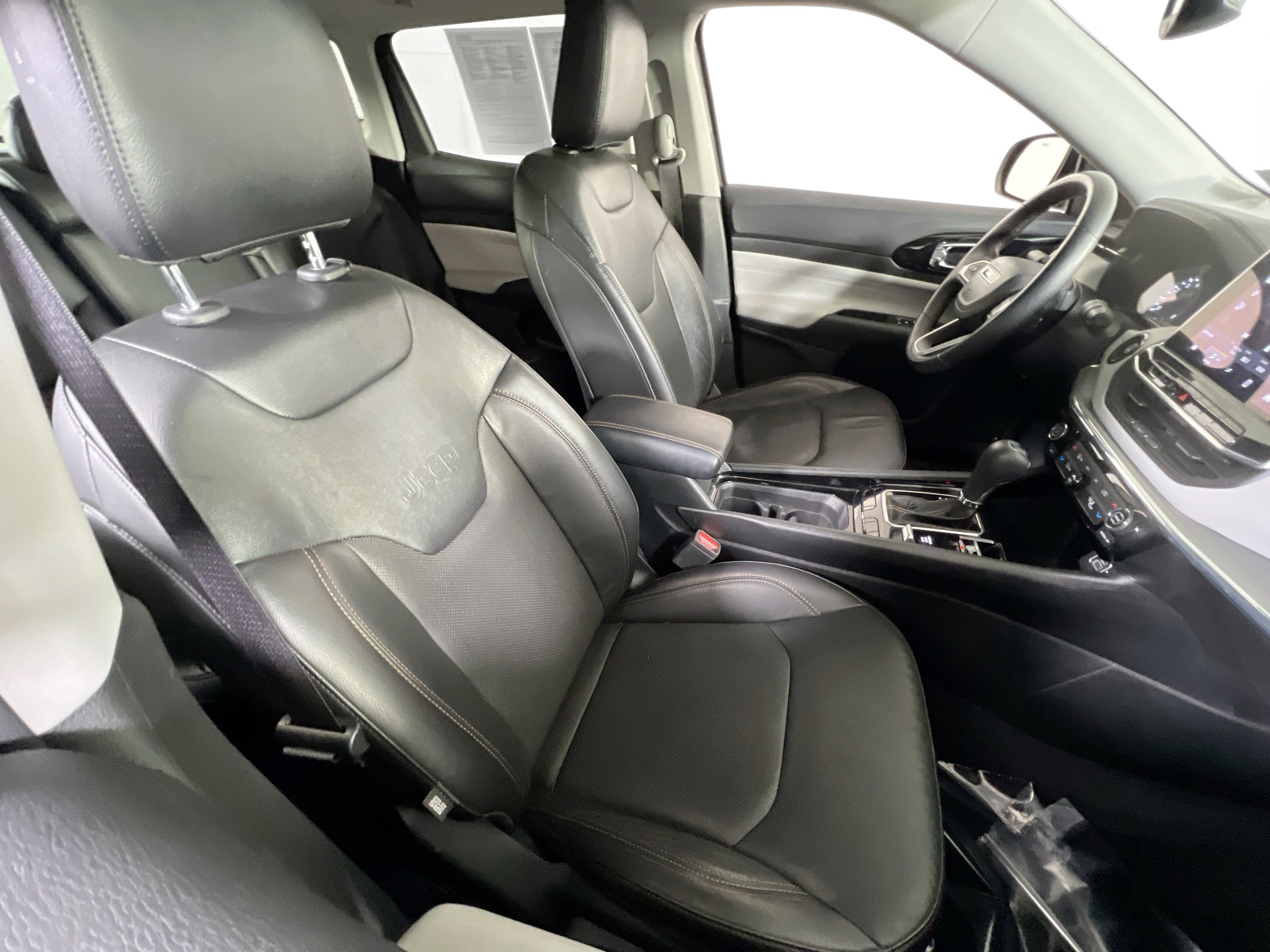 Used 2022 Jeep Compass Limited image 25
