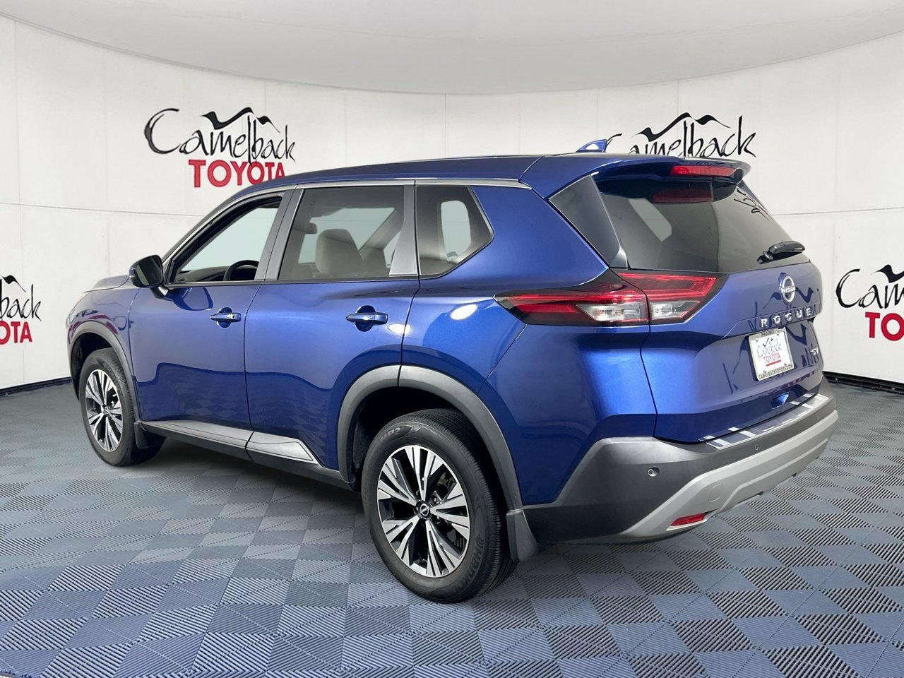 Used 2023 Nissan Rogue SV FWD image 5