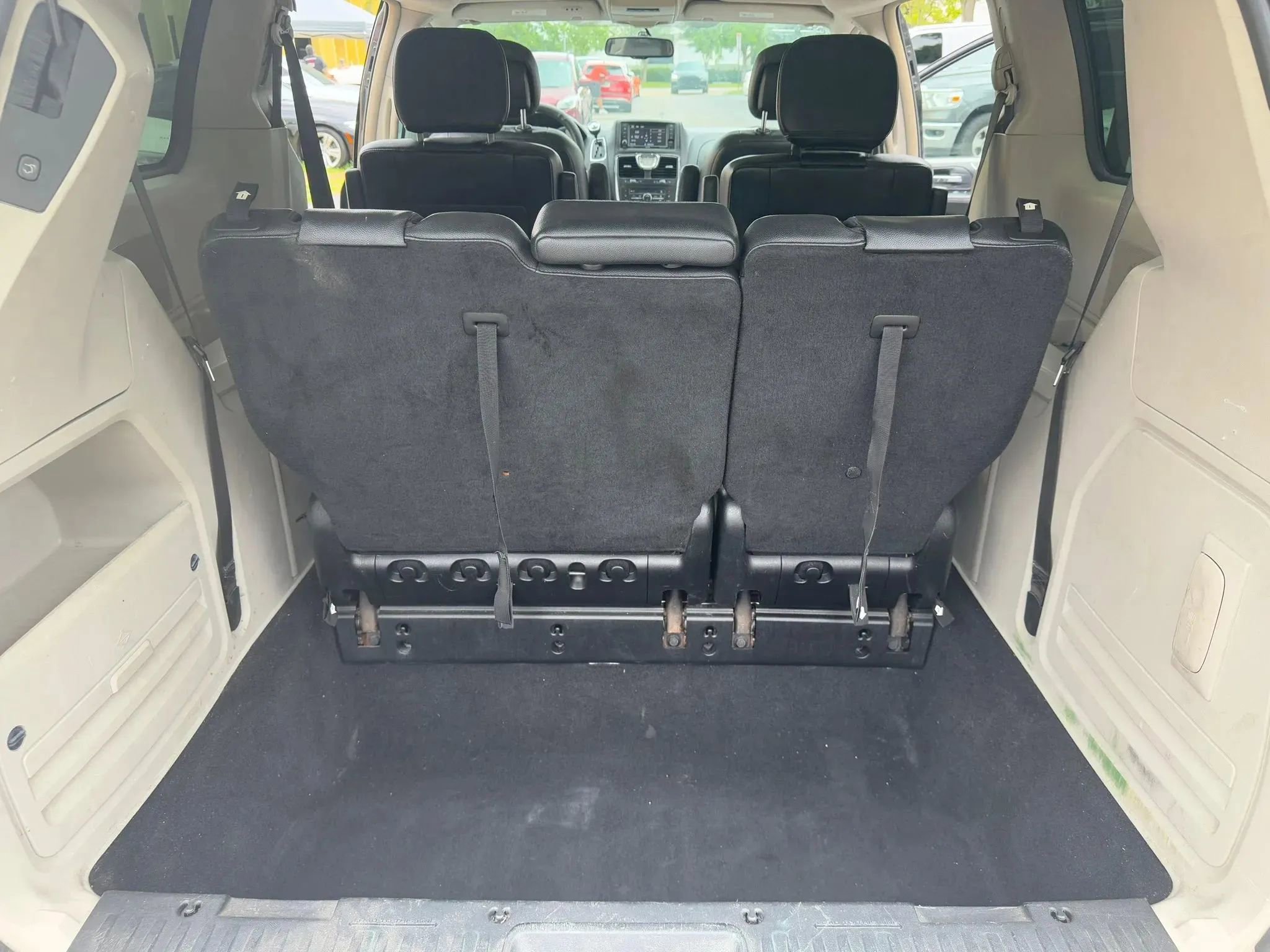 Used 2014 Chrysler Town & Country Touring image 19