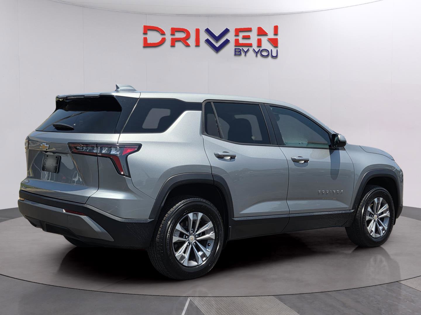 Used 2026 Chevrolet Equinox LT FWD image 5