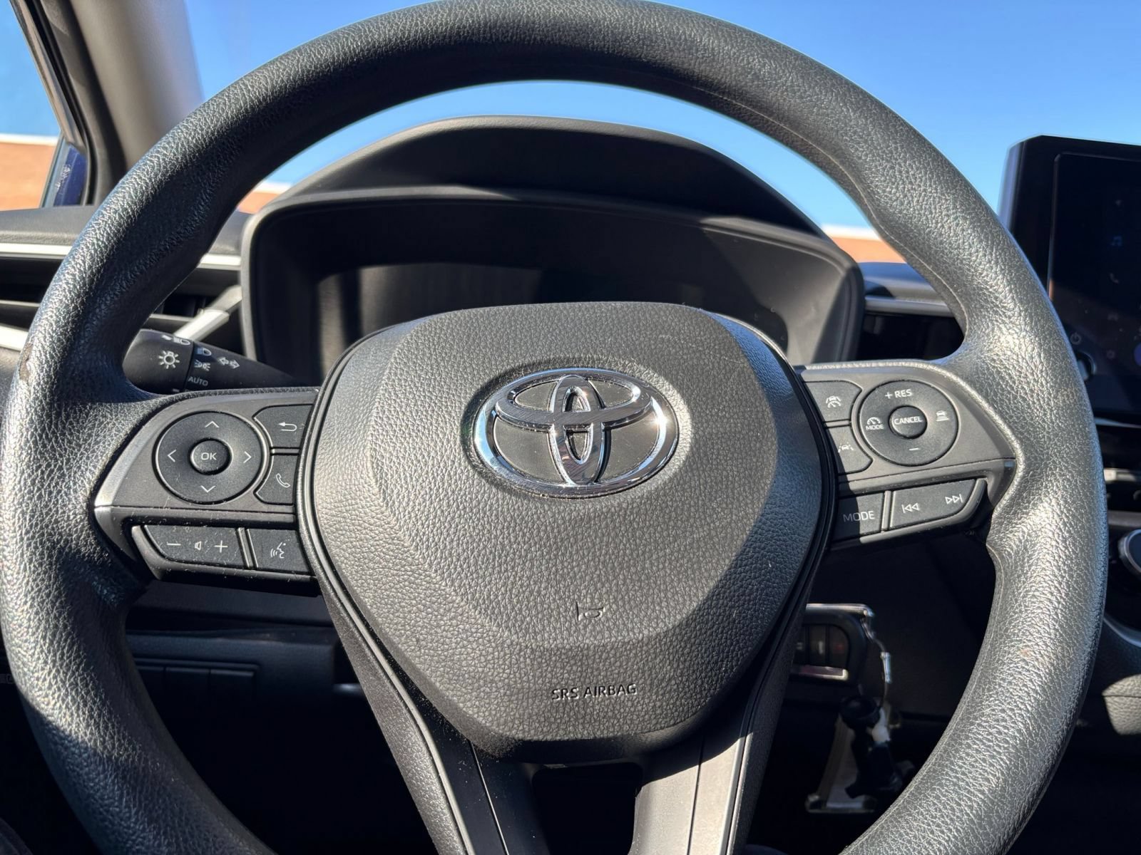 Used 2025 Toyota Corolla LE FWD image 25