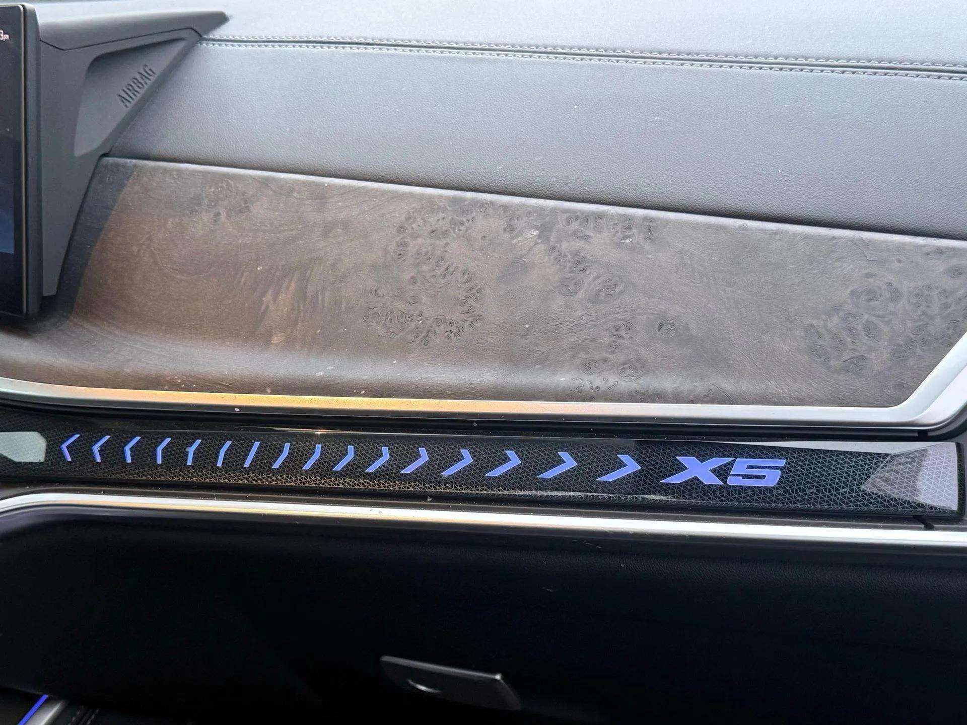 Used 2024 BMW X5 xDrive40i w/ M Sport Package image 23