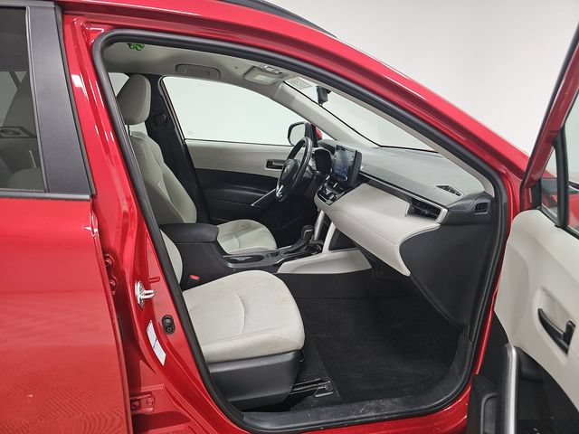 Used 2022 Toyota Corolla Cross LE AWD/4WD image 9