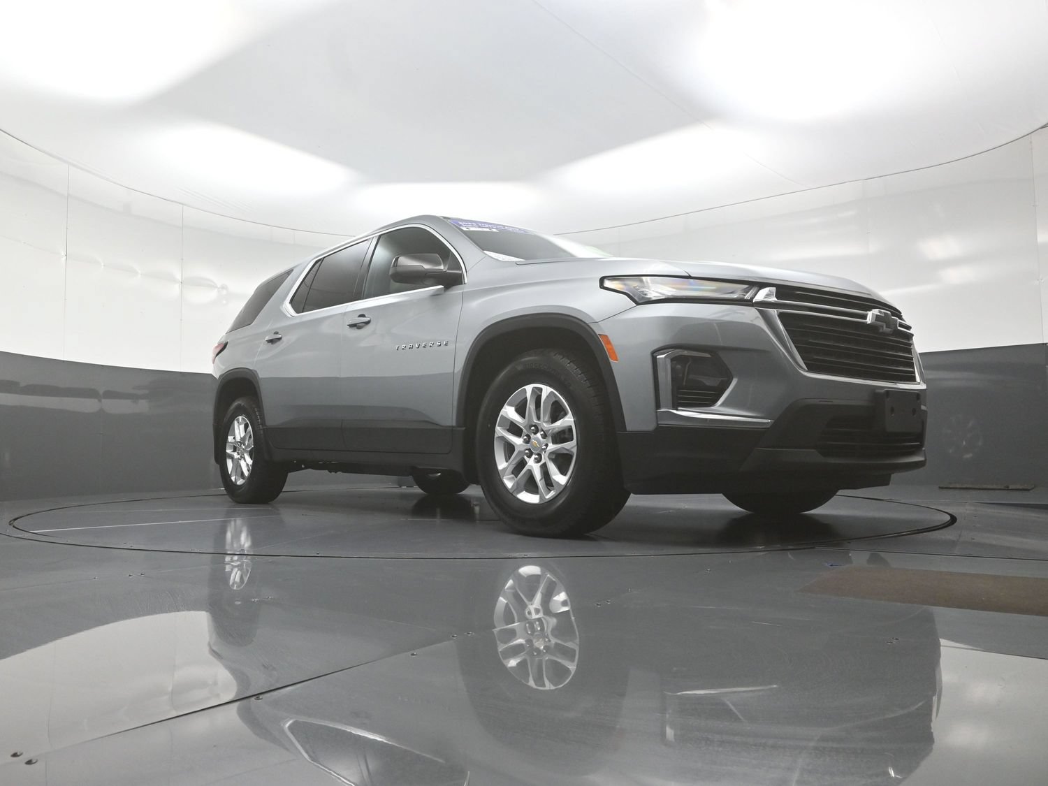 Used 2023 Chevrolet Traverse LS AWD/4WD image 9