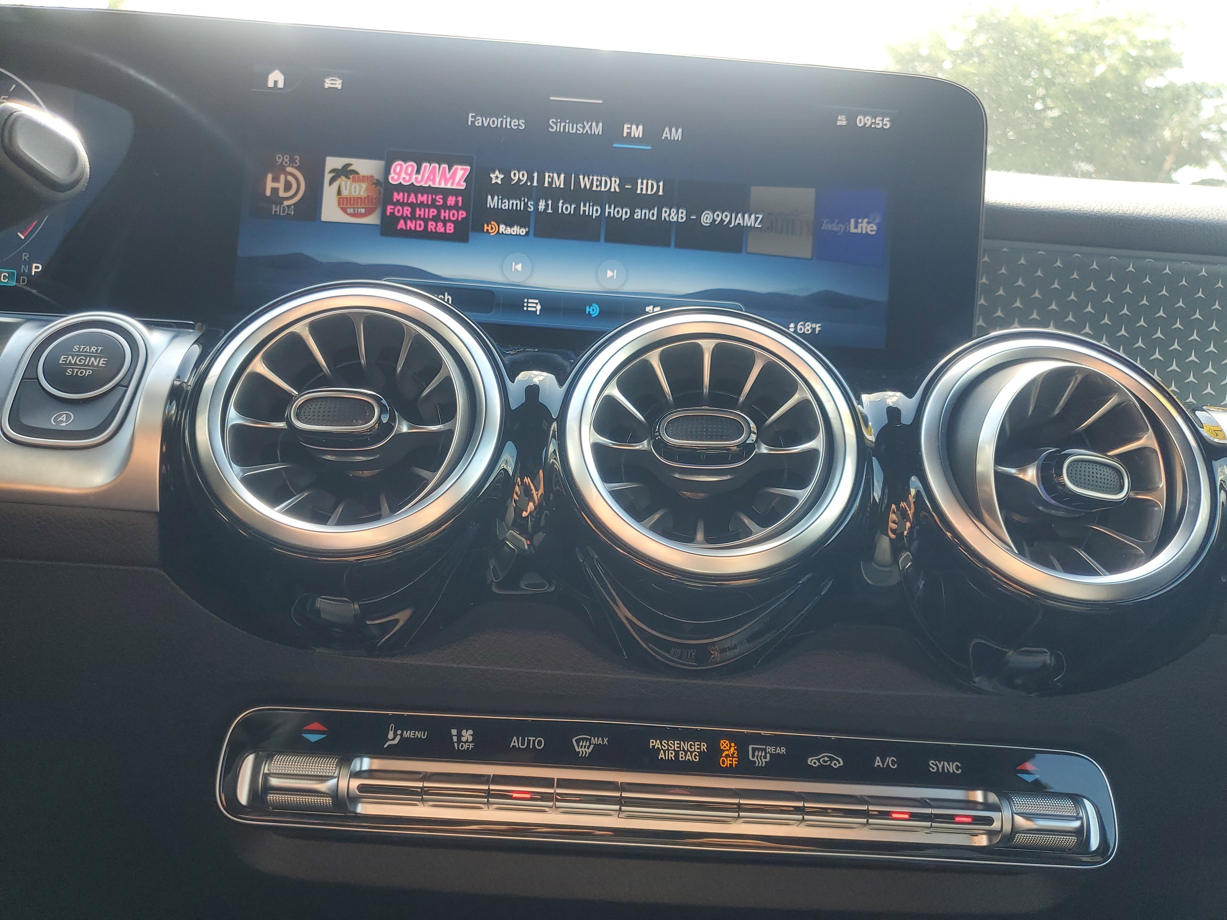 Used 2025 Mercedes-Benz GLB 250 4MATIC image 25