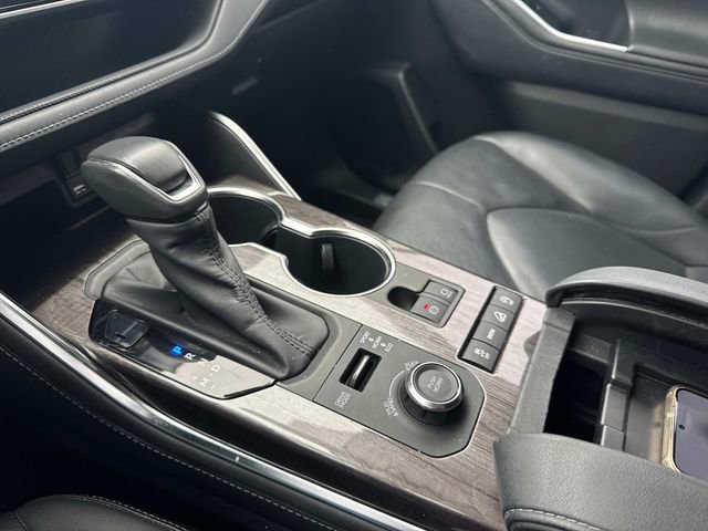 Used 2020 Toyota Highlander Limited image 32