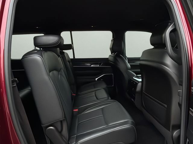 Used 2022 Jeep Wagoneer Series III RWD image 12