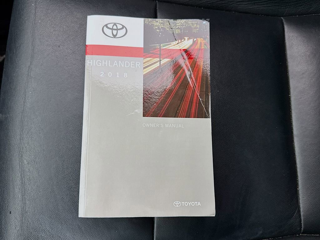Used 2018 Toyota Highlander XLE AWD/4WD image 37