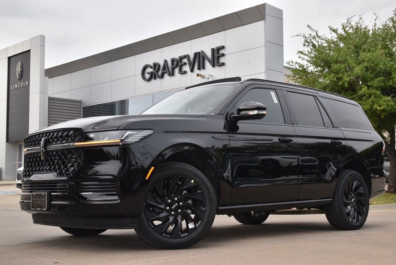 New 2026 Lincoln Navigator Reserve w/ Jet Appearance Package image 8