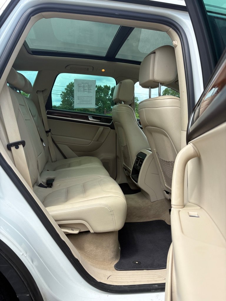 Used 2013 Volkswagen Touareg Sport AWD/4WD image 12