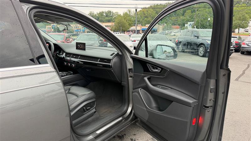 Used 2017 Audi Q7 3.0T Premium AWD/4WD image 33
