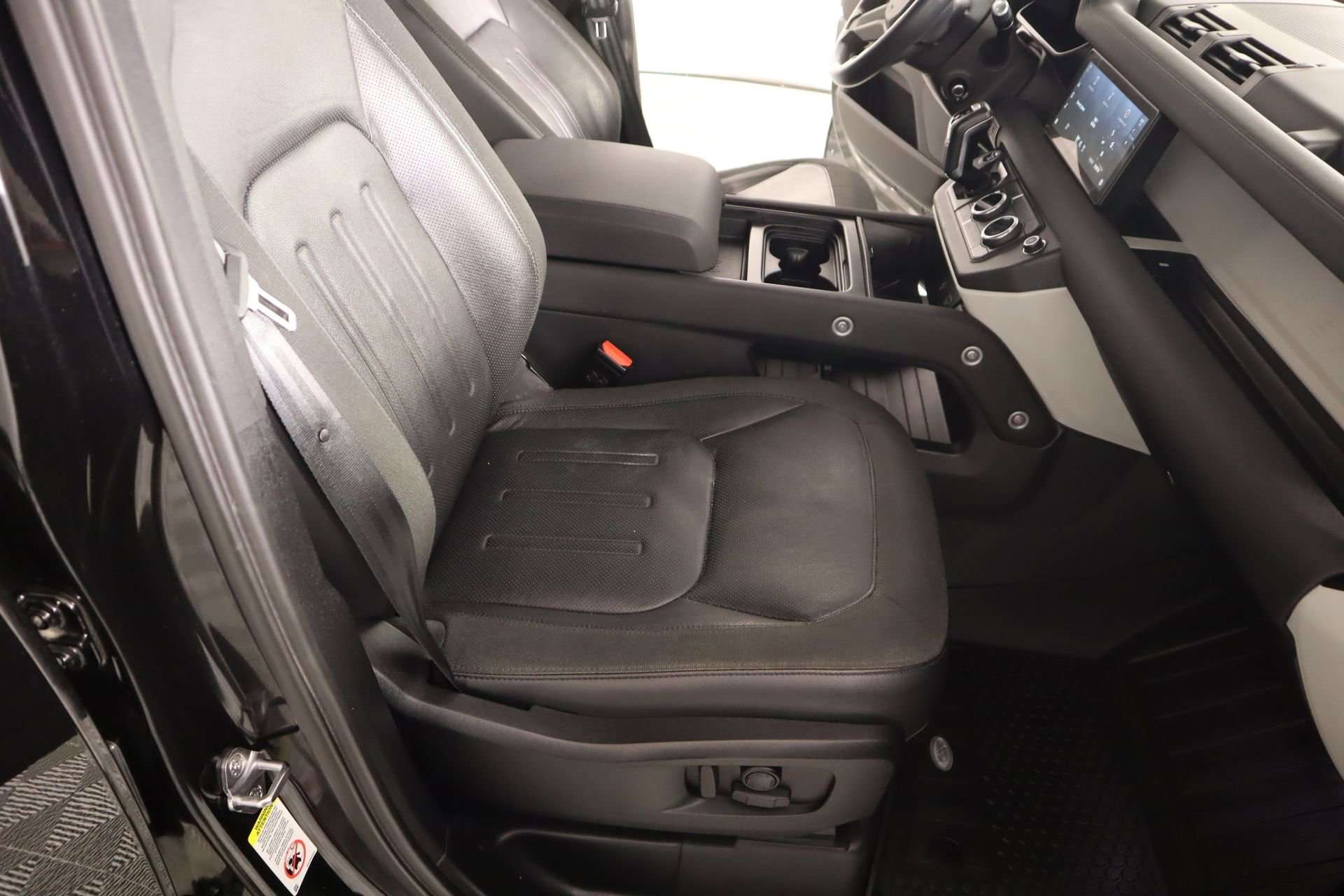 Used 2020 Land Rover Defender 110 SE AWD/4WD image 13