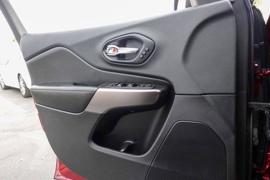 Used 2019 Jeep Cherokee Limited w/ Trailer Tow Group image 14