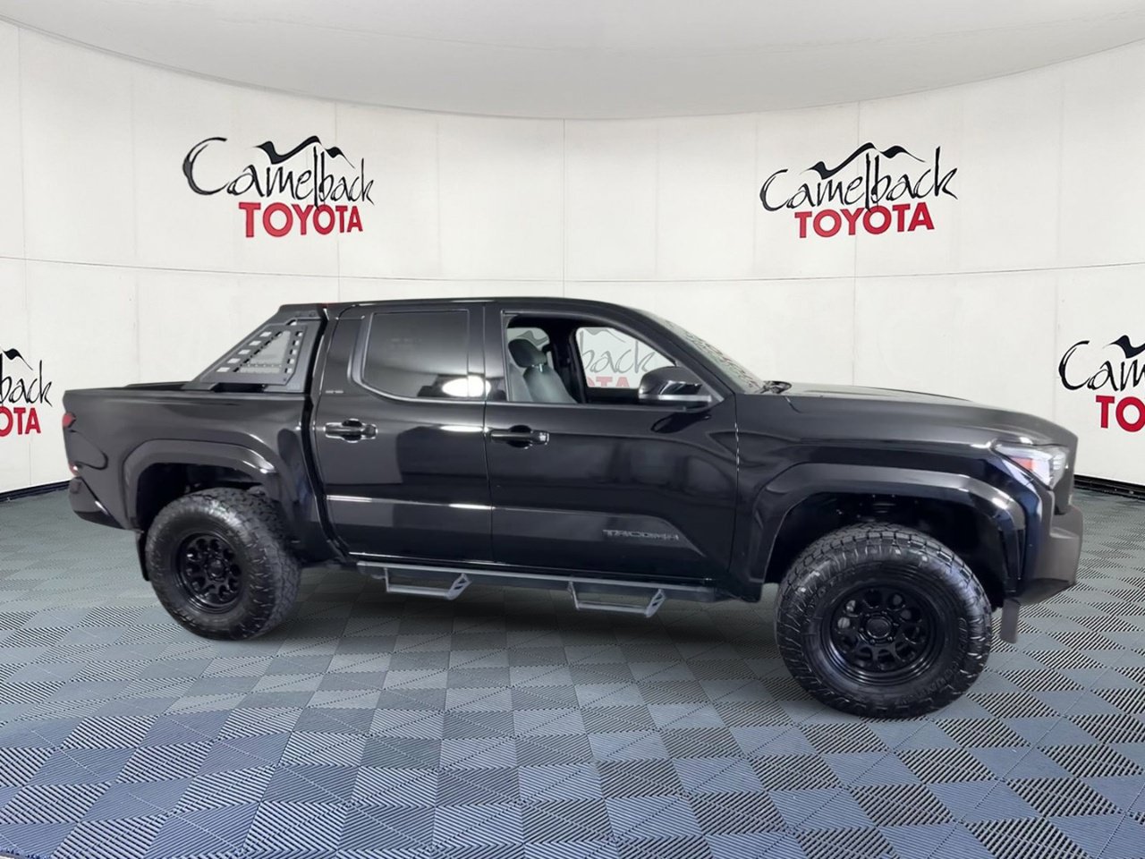 Used 2025 Toyota Tacoma SR5 AWD/4WD image 4