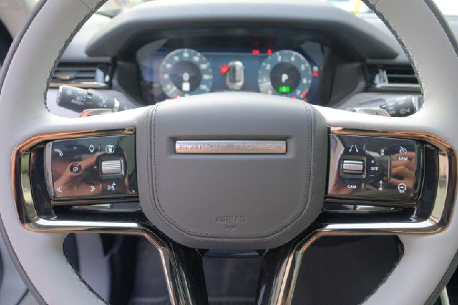 New 2025 Land Rover Range Rover Velar Dynamic SE image 25