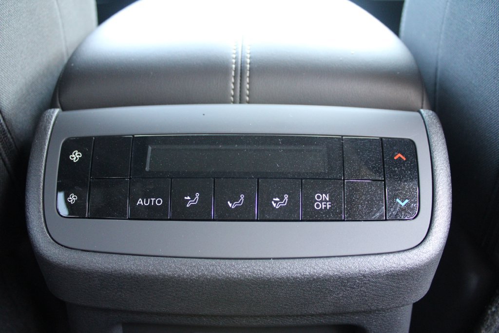 Used 2025 Nissan Pathfinder SV w/ SV Premium Package AWD/4WD image 16
