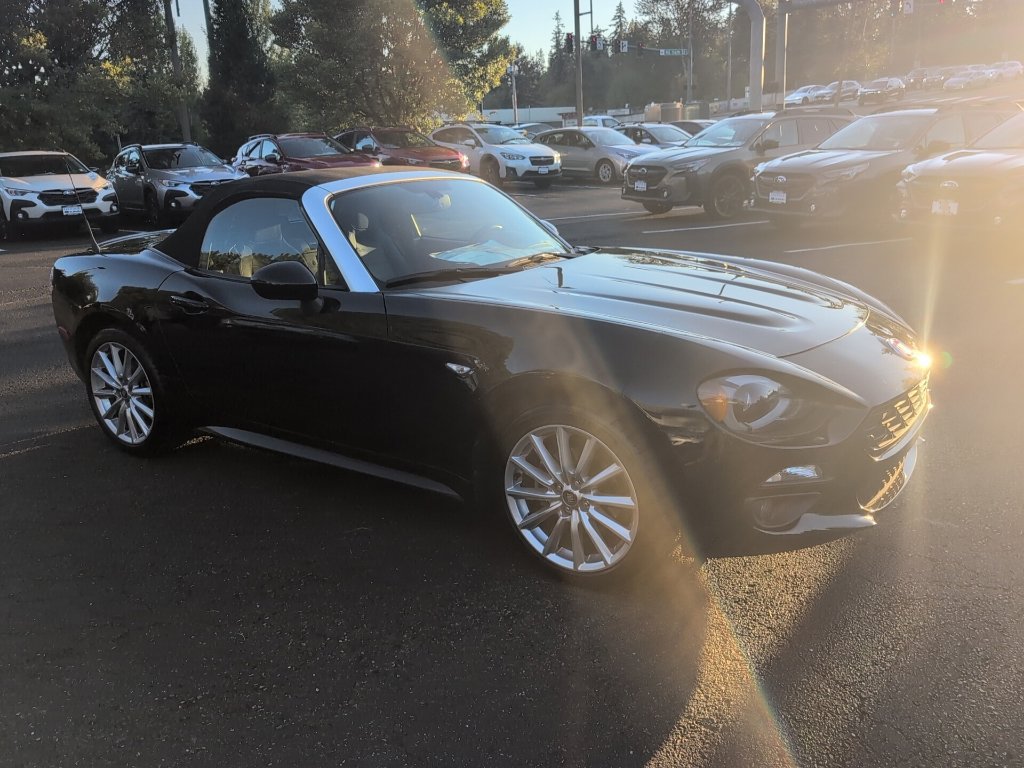 Used 2017 FIAT 124 Spider Lusso RWD image 3