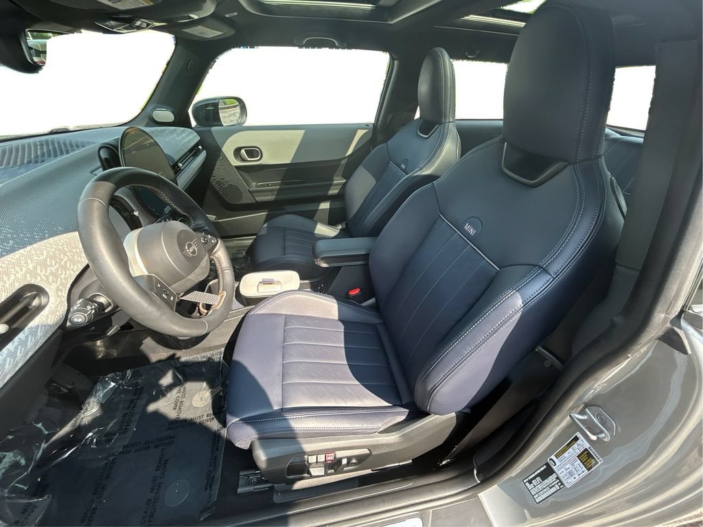 Used 2025 MINI Cooper 2-Door Hardtop FWD image 35