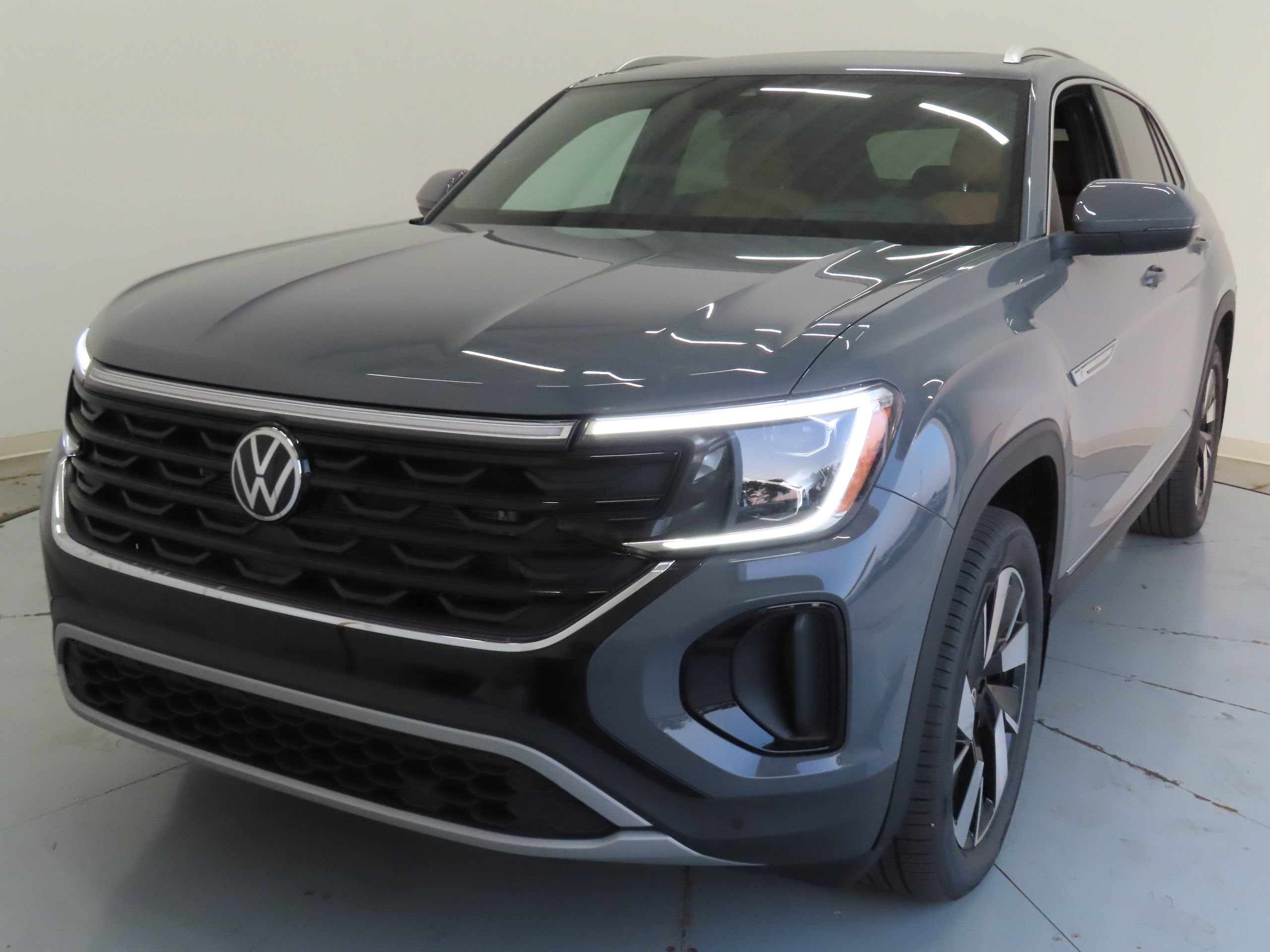 New 2026 Volkswagen Atlas Cross Sport SEL AWD/4WD image 8