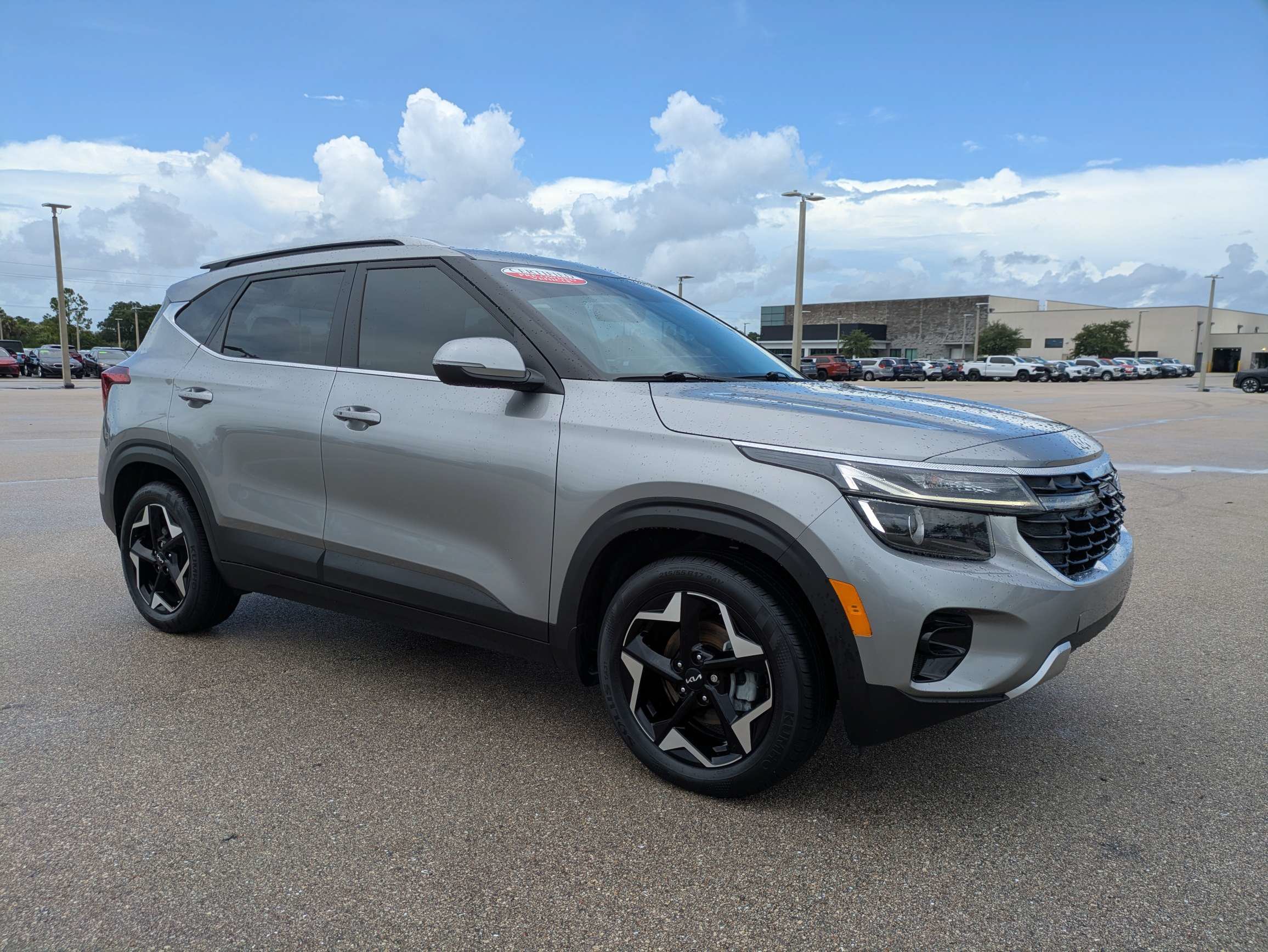 Certified 2024 Kia Seltos EX FWD image 2