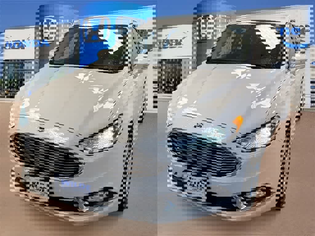 Used 2017 Ford Fusion SE image 4