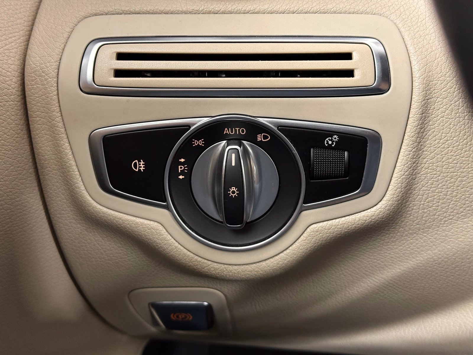 Used 2019 Mercedes-Benz C 300 Sedan image 7