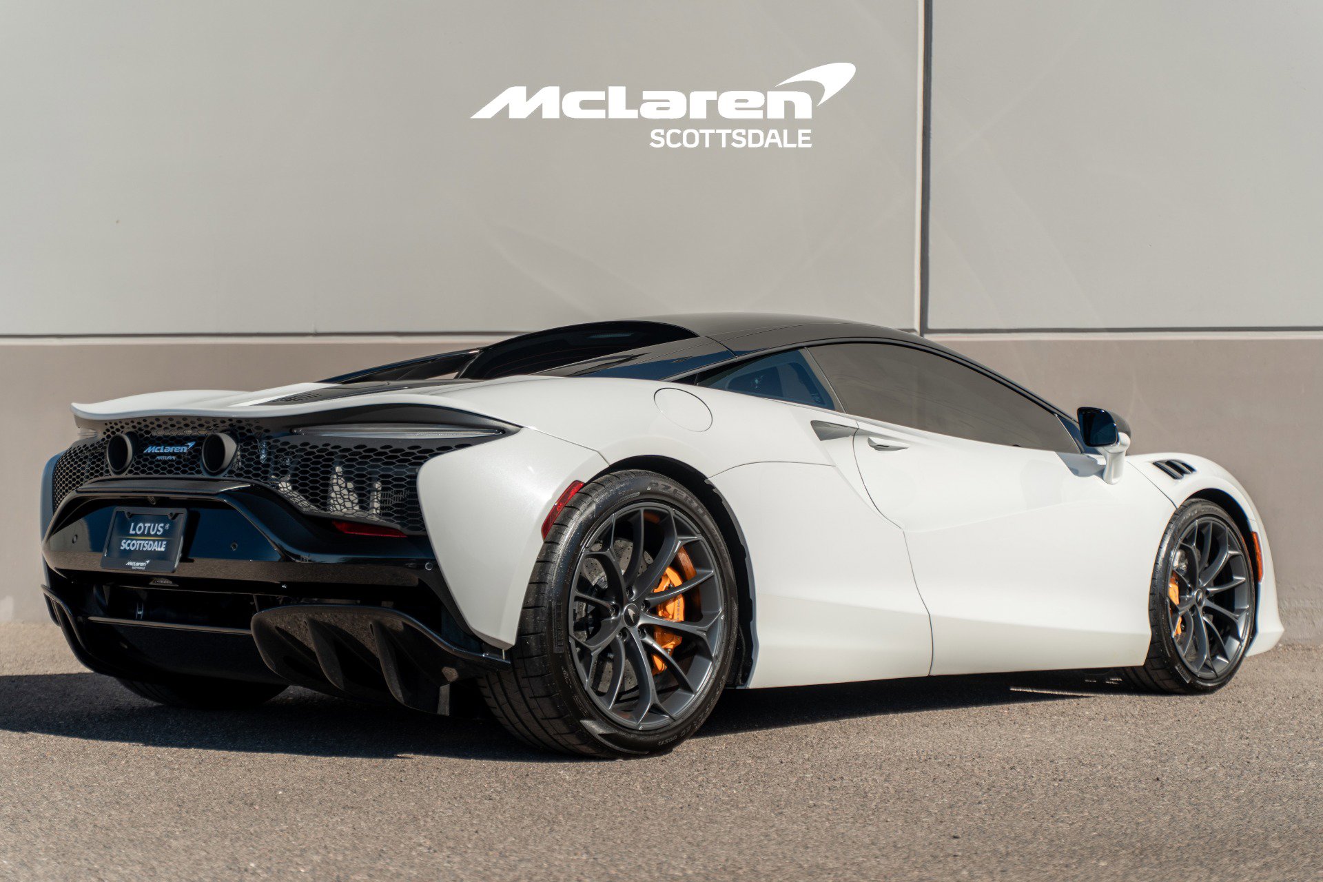 Used 2023 McLaren Artura image 7